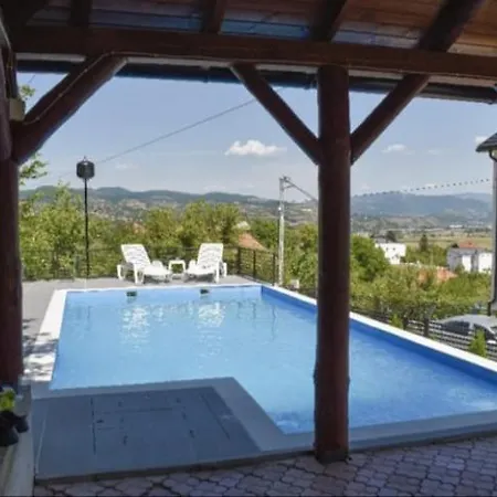 Horizon Hill - Luxury - Private Pool - 6 Bedrooms - 6 Bathrooms - 4 Garages *